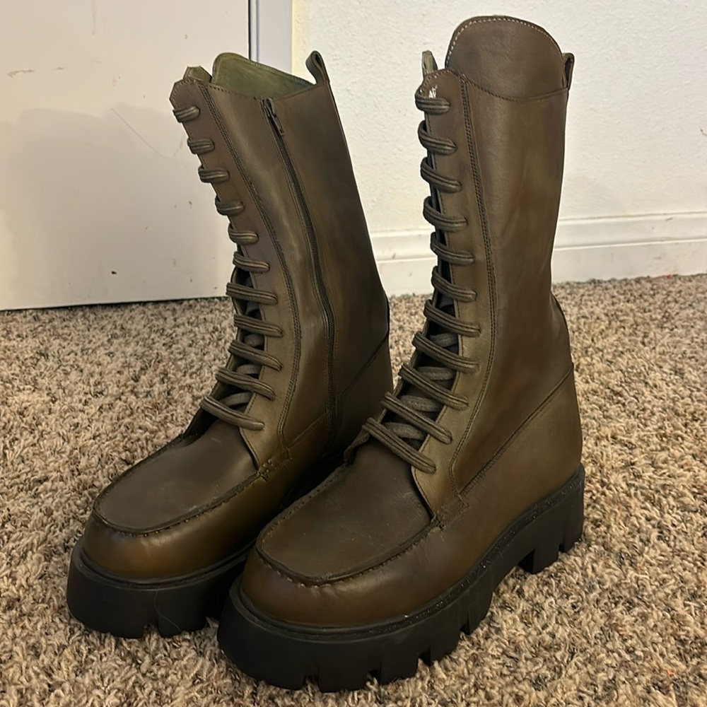 NEVER WORN, FREE PEOPLE SHOES SIZE 11 women’s! Run a tad big